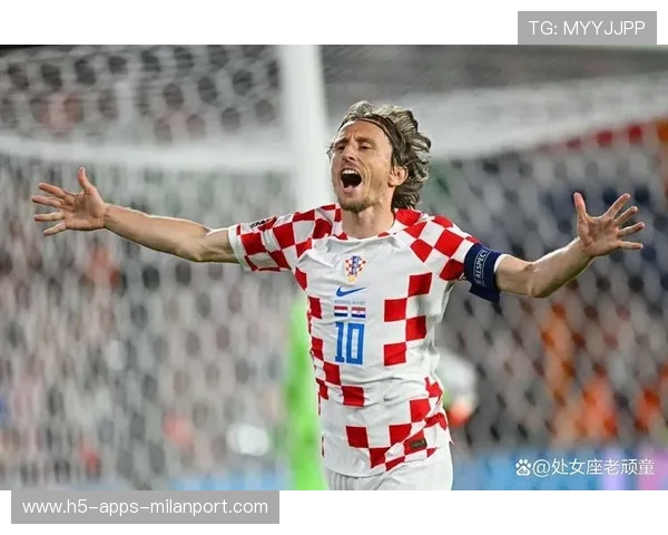 40岁的莫德里奇疯狂回追卡位,扼杀了罗马的反击,莫德里奇成名 40岁的莫德里奇疯狂回追卡位,扼杀了罗马的反击,莫德里奇成名