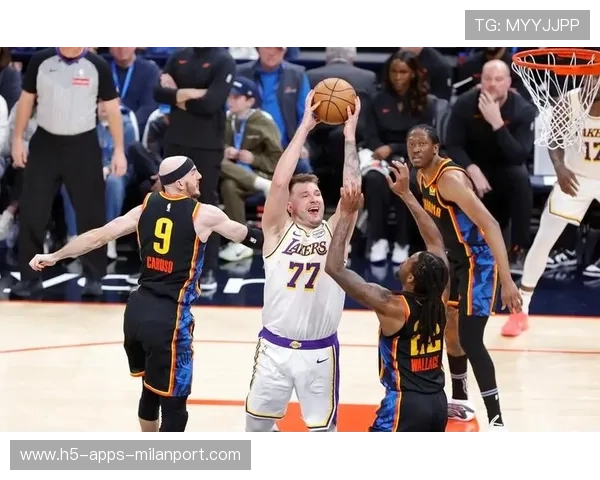 湖人怒喷东契奇,西部争霸迎来最强对决! 湖人怒喷东契奇,西部争霸迎来最强对决!