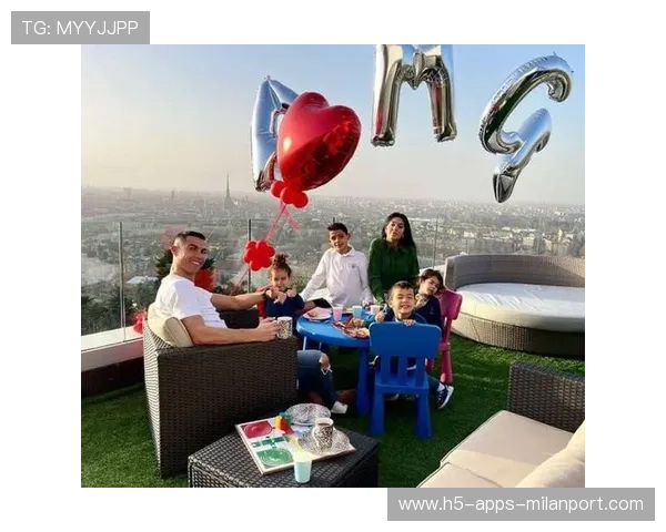 C罗游艇派对被拍，豪华生活再度引发讨论但他转而谈公益