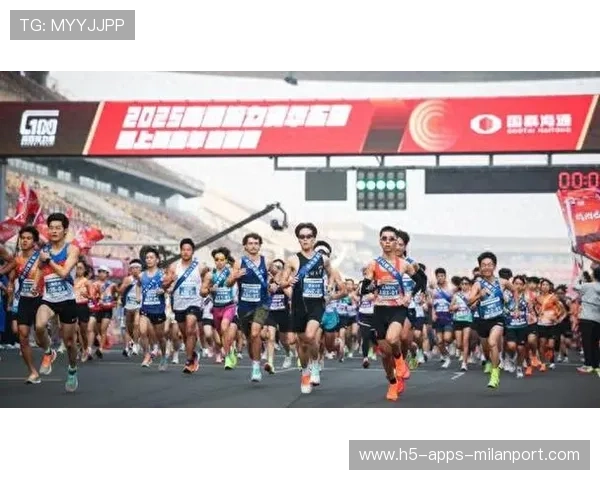 上赛场的清晨，为青春发令！高校接力登上F1赛道，点燃上海青春引擎