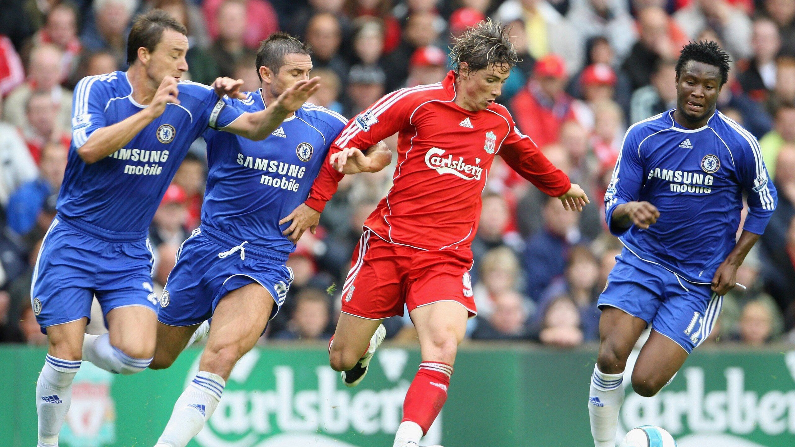 “水上救生:三叉湖游泳馆上演生命与速度的较量”