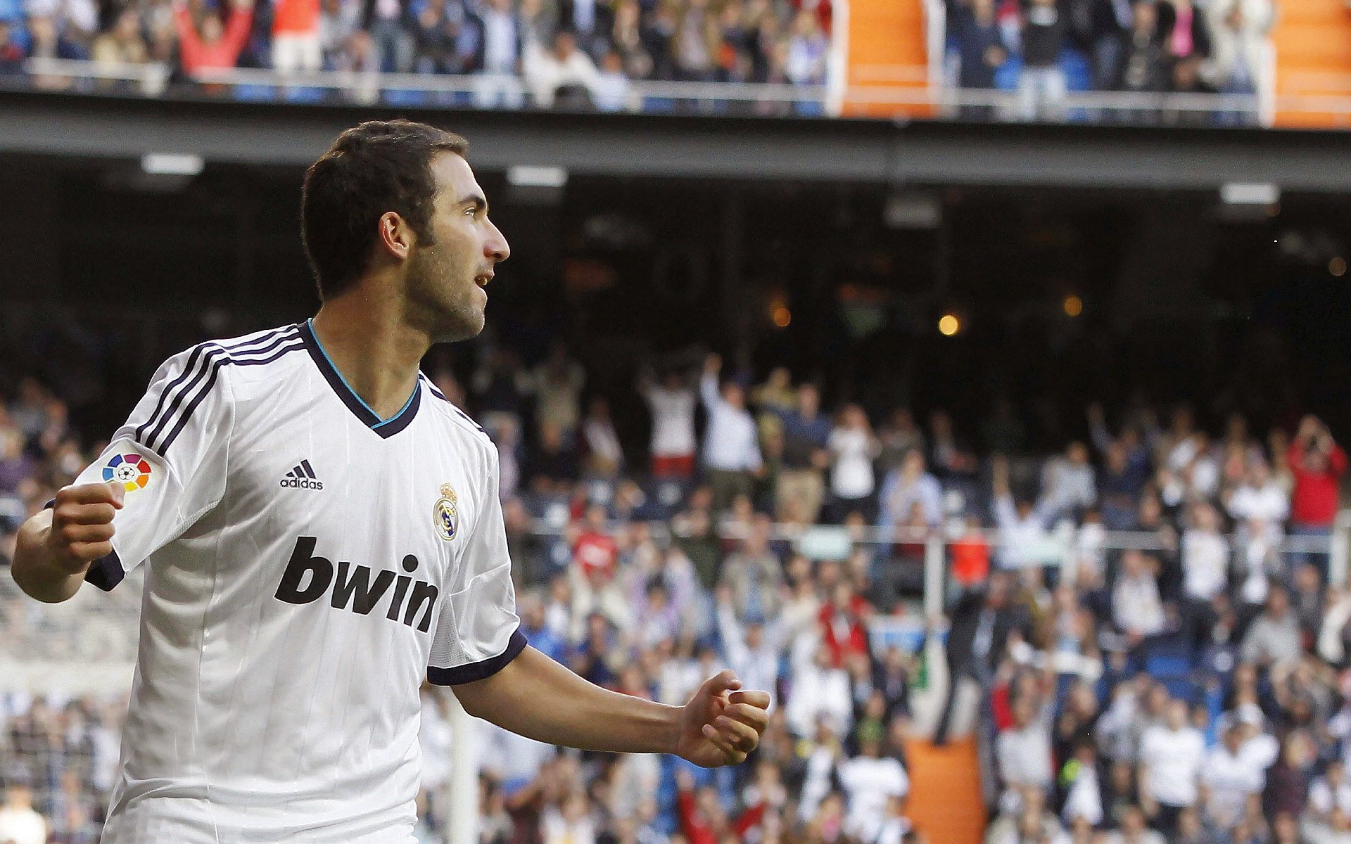 中超球队试点二线队制为梯队球员提供实战锻炼平台，中超一线队